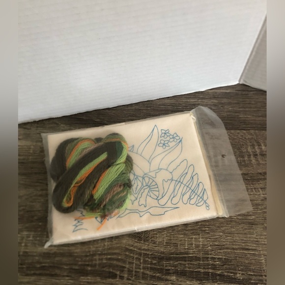 Vtg NOS Creatique Creative Stitchery Kit Mushroom Design - Picture 10 of 11